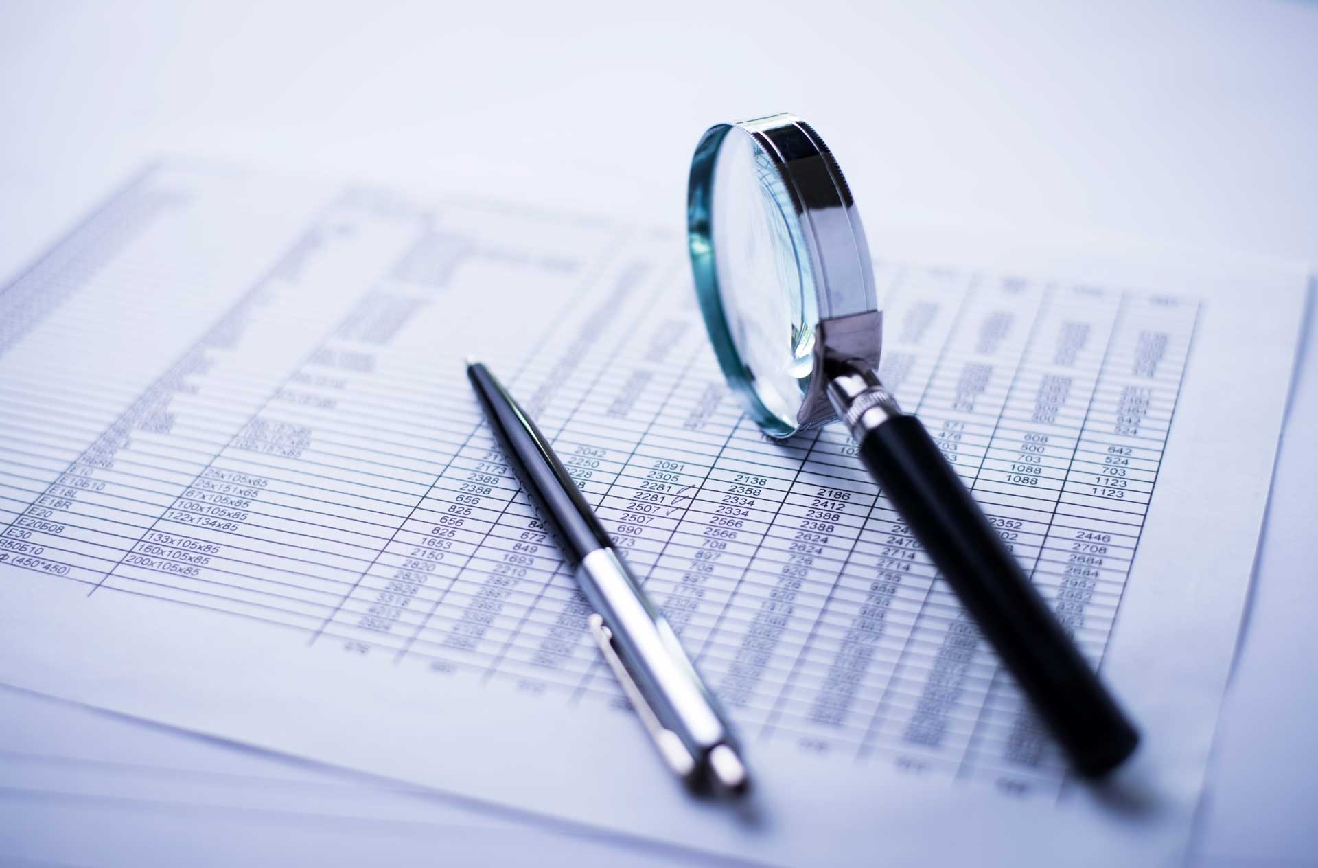 money-pen-magnifying-glass-and-the-financial-repor-T4STSFU-(1)